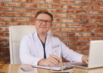 Damar Cerrahı Prof. Dr. Cenk Eray Yıldız ile Röportaj