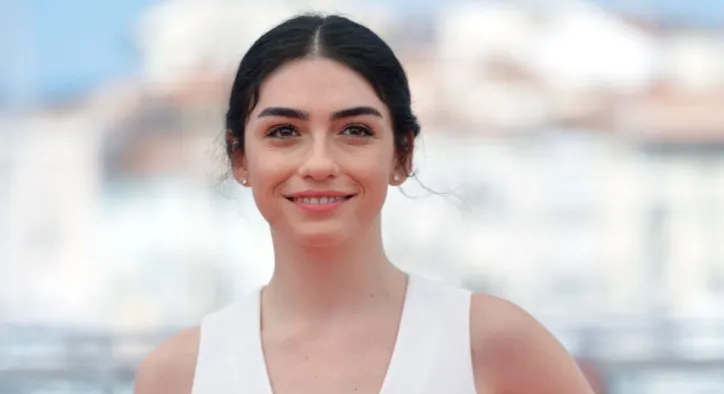 Bir Yıldızın Yükselişi: İnci Taneleri'nin Dilber'i Hazar Ergüçlü'nün Bilinmeyenleri