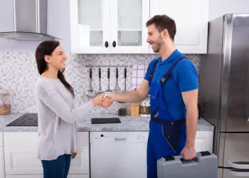 Ünlülerin Ev Eşyalarını Teslim Ettiği Servis: Tamirhane Home