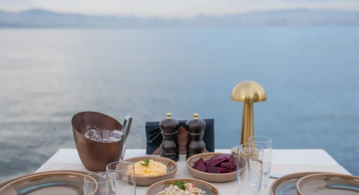 Ünlülerle Karşılıklı Masalarda Oturabileceğiniz En İyi 11 Mekan