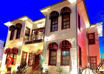 Ünlülerin Büyükada’daki Vazgeçilmezi: Ada Palas Hotel