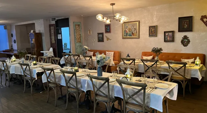 Büyükada’da Ünlülerin Gözdesi: Madam Sofia’da Gün Batımı ve Lezzet Buluşması