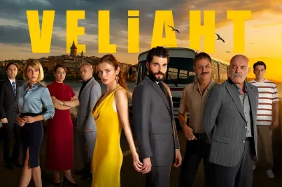 Başrollerinde Akın Akınözü ve Serra Arıtürk’ün Olduğu “Veliaht” Dizisi Sosyal Medyayı Sallıyor!